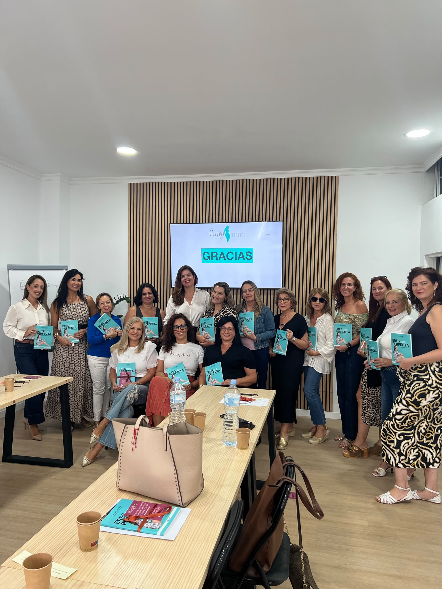 Presentación de un libro en la sala de Azulaya Workspace
